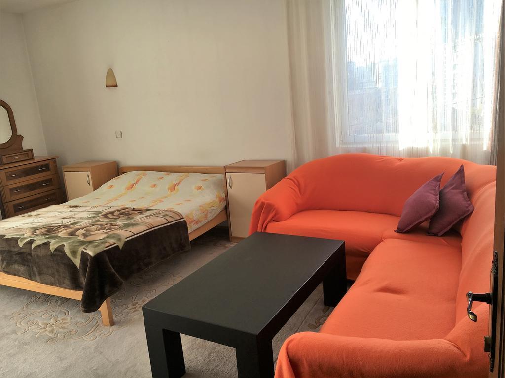 Center Apartment Пристина Екстериор снимка